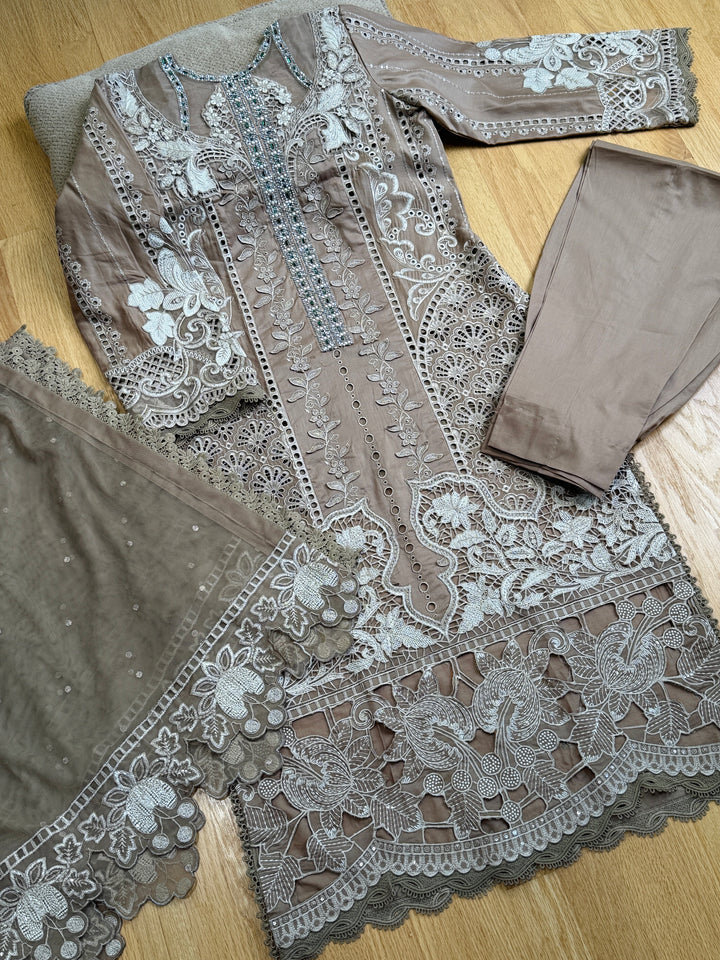 MARIAB LUXURY LAWN COLLECTION 2A