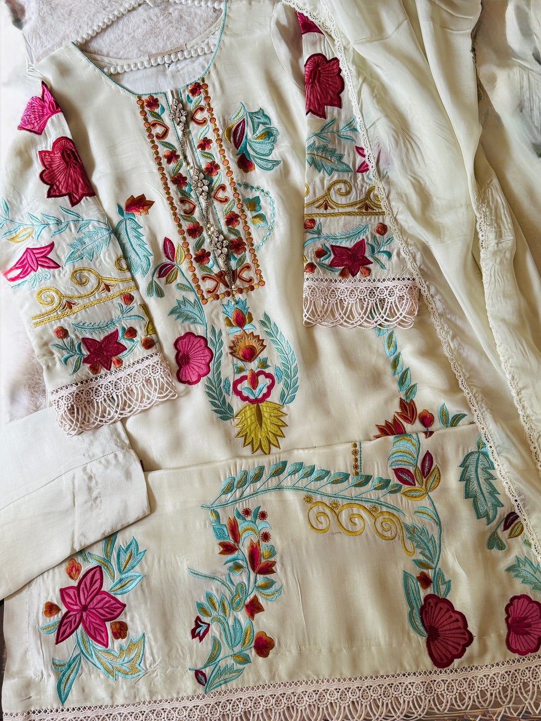APPLIQUE EMBROIDERED SILK KAFTAN SFKF51
