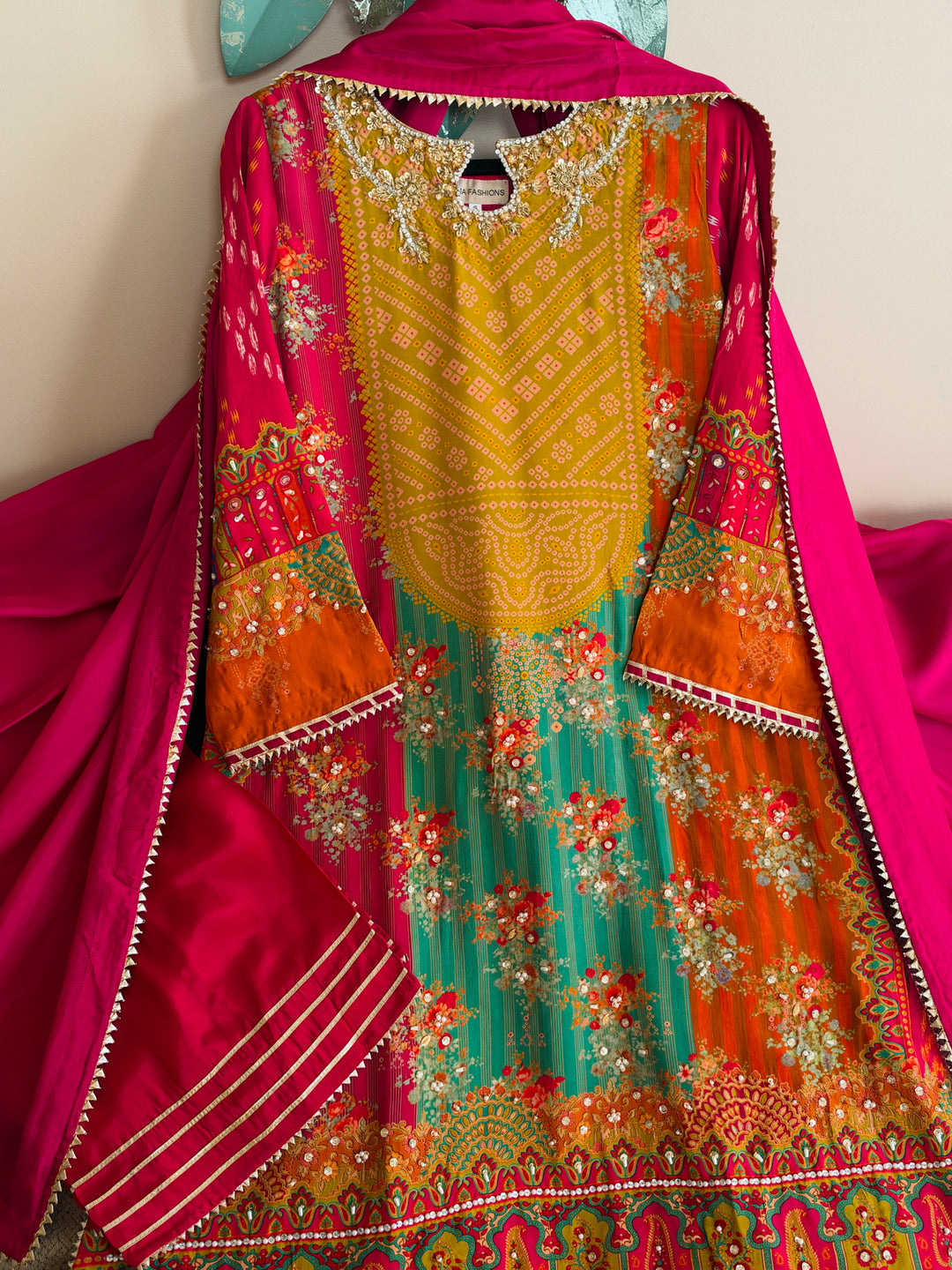 HANDWORK PURE CREPE SILK KAFTAN SET SFKF42