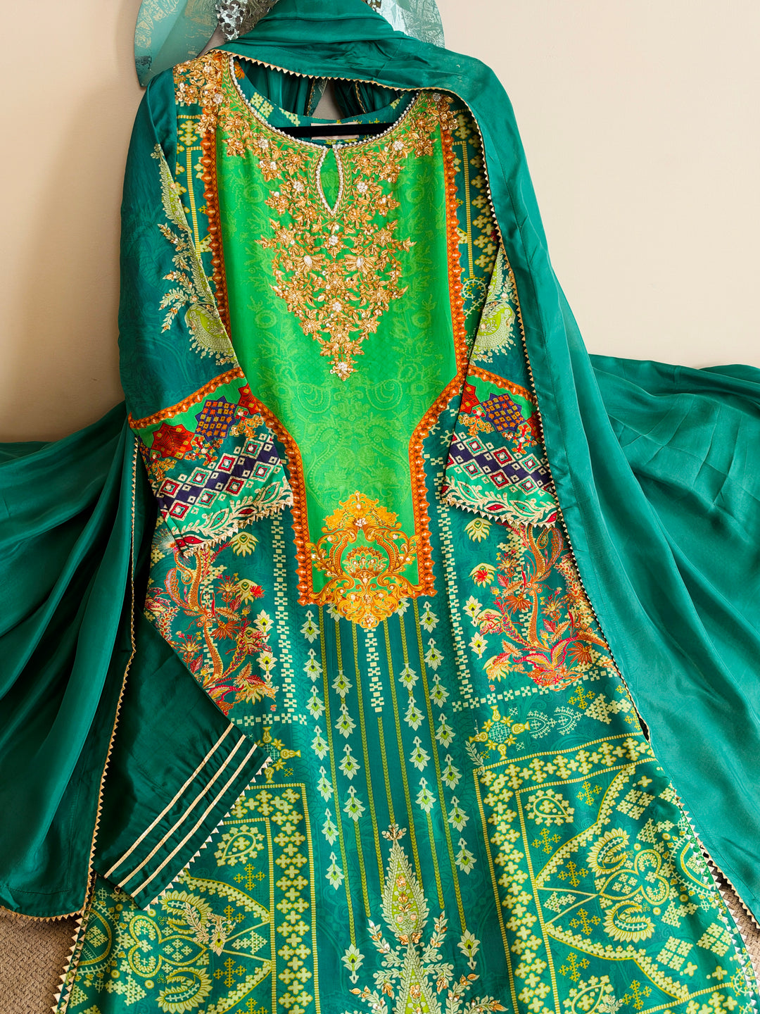 HANDWORK PURE CREPE SILK KAFTAN SET SFKF44