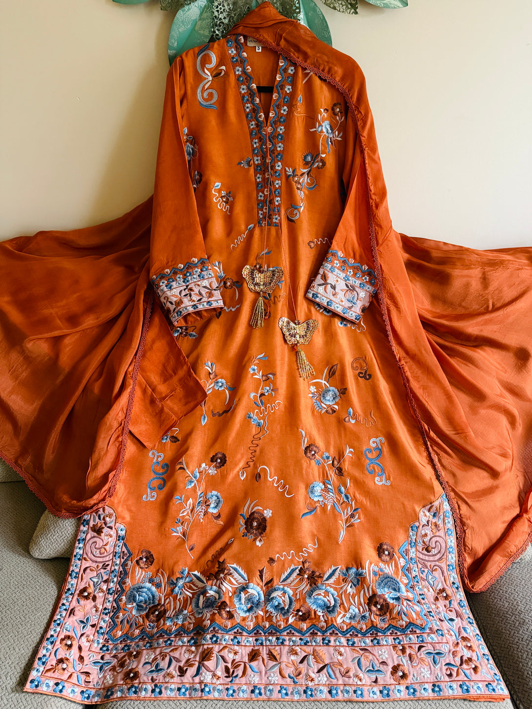 APPLIQUE EMBROIDERED SILK KAFTAN SFKF49