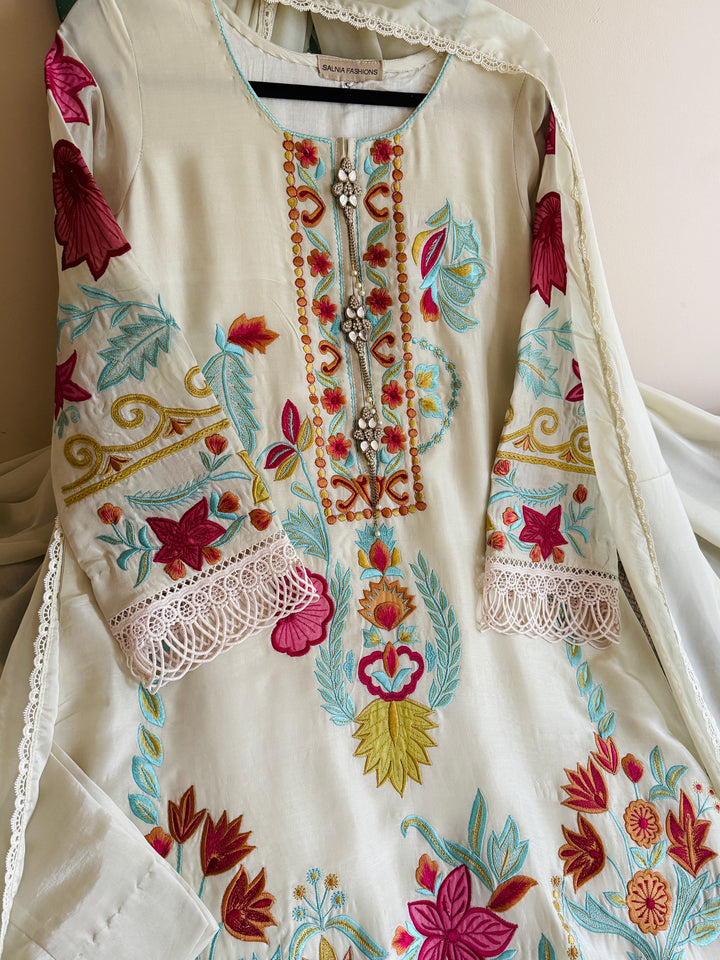 APPLIQUE EMBROIDERED SILK KAFTAN SFKF51