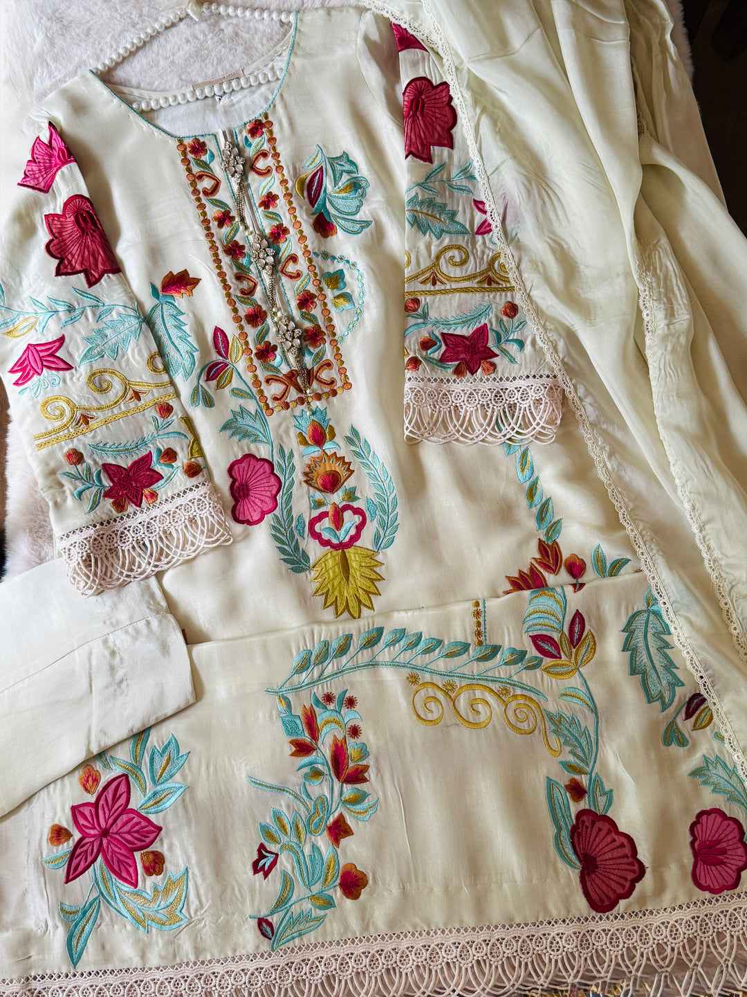 APPLIQUE EMBROIDERED SILK KAFTAN SFKF51