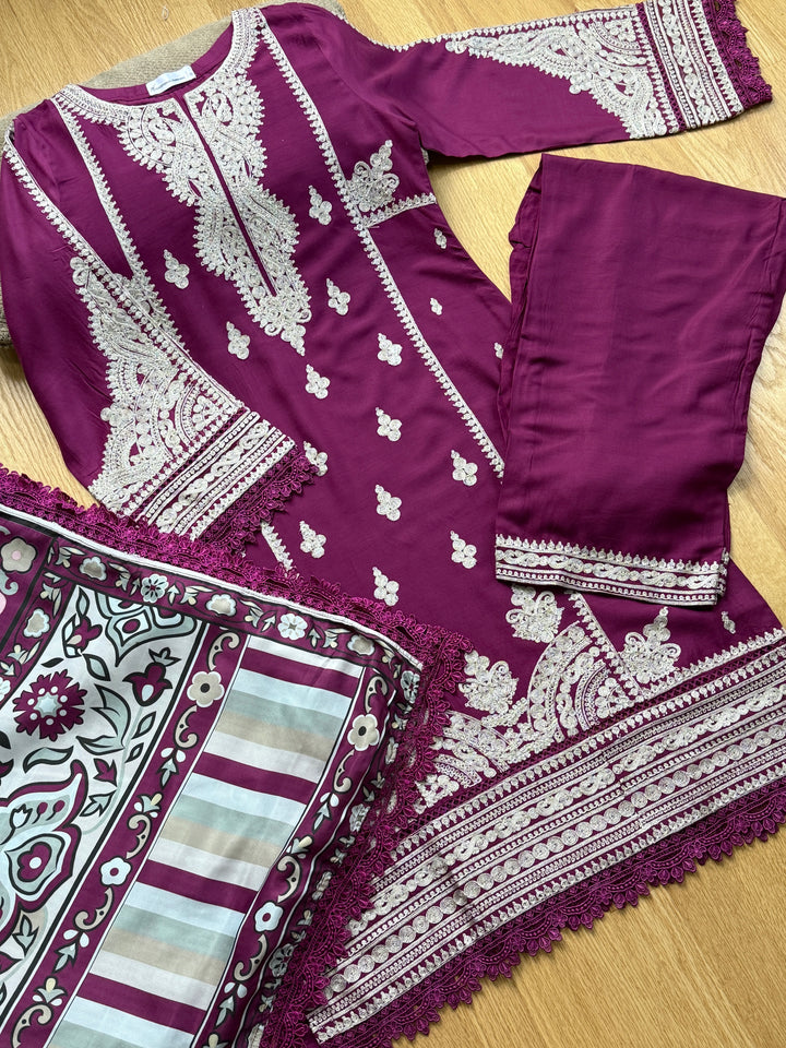 EMBROIDERED LINEN SUIT WITH WOOLEN SHAWL SFLN05