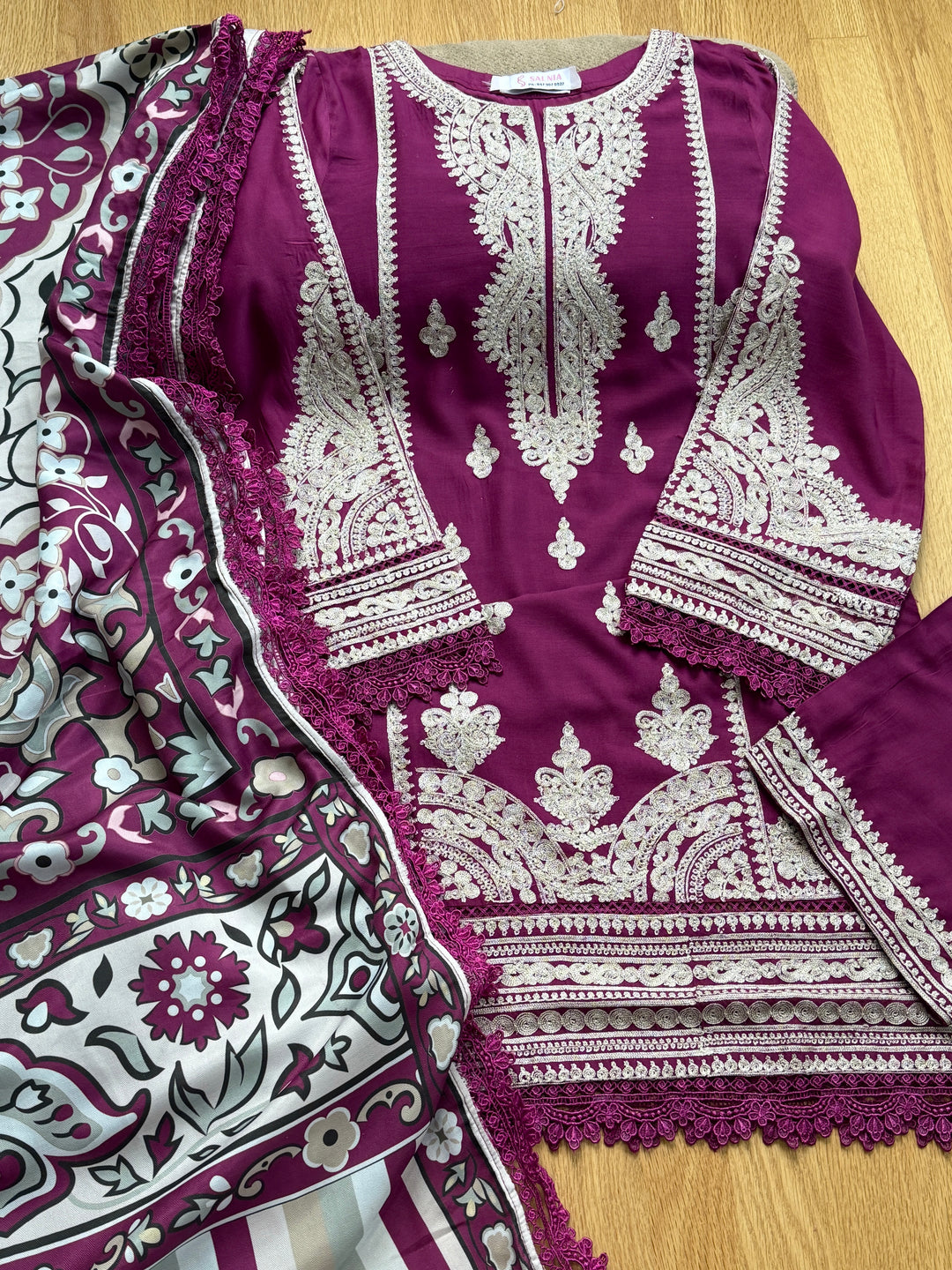 EMBROIDERED LINEN SUIT WITH WOOLEN SHAWL SFLN05