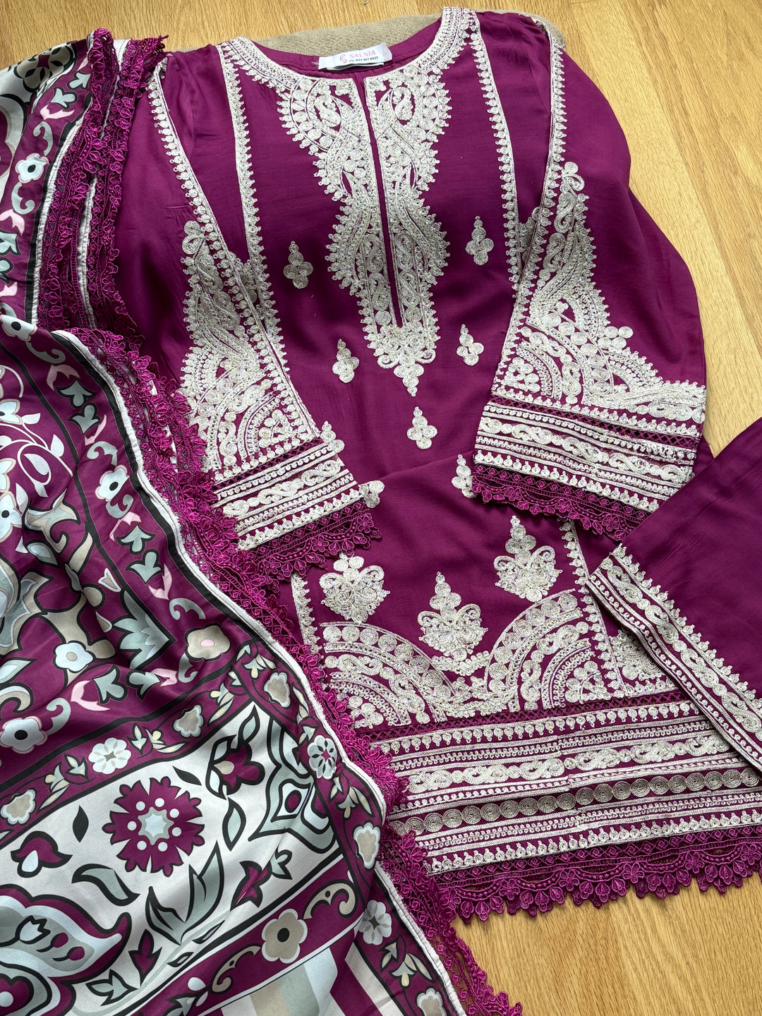 EMBROIDERED LINEN SUIT WITH WOOLEN SHAWL SFLN05