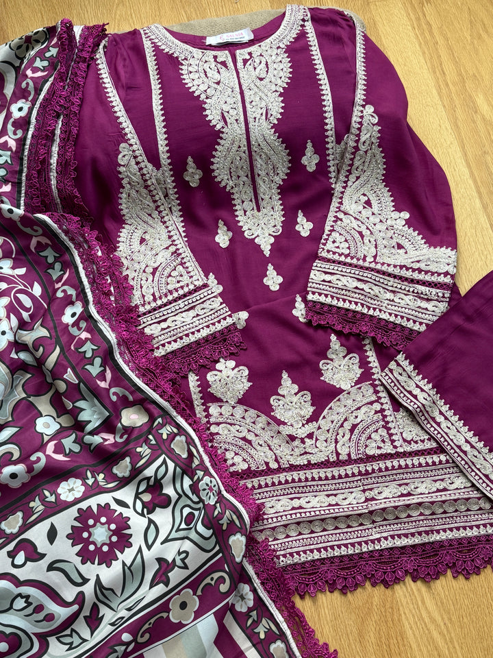 EMBROIDERED LINEN SUIT WITH WOOLEN SHAWL SFLN05