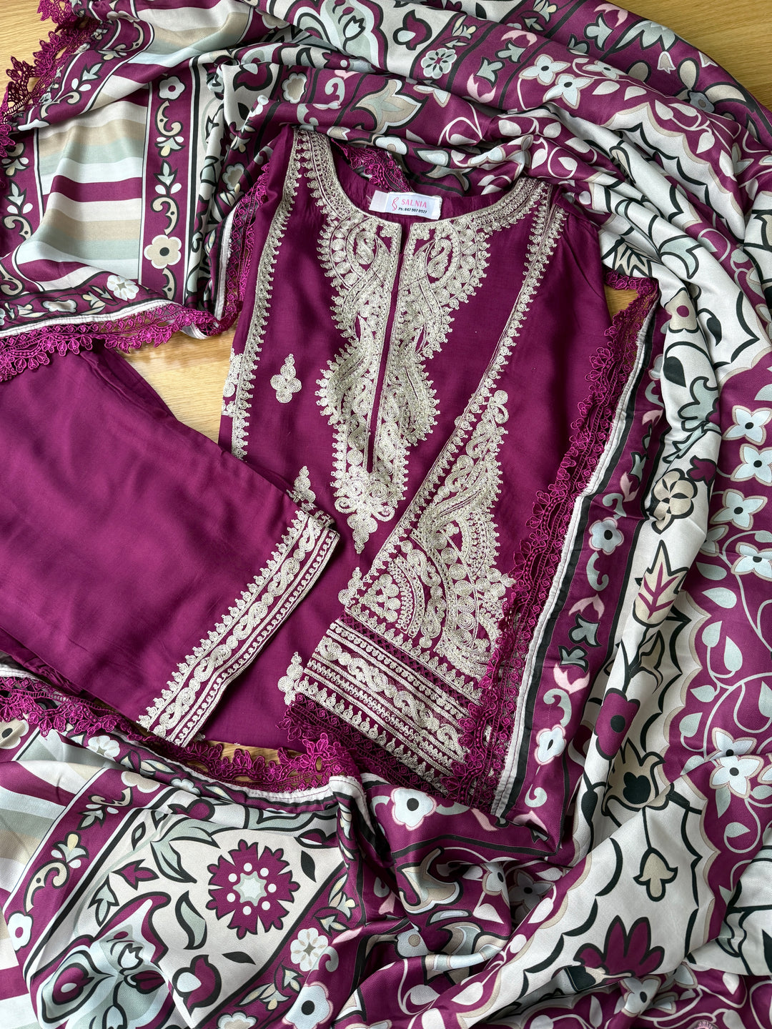 EMBROIDERED LINEN SUIT WITH WOOLEN SHAWL SFLN05