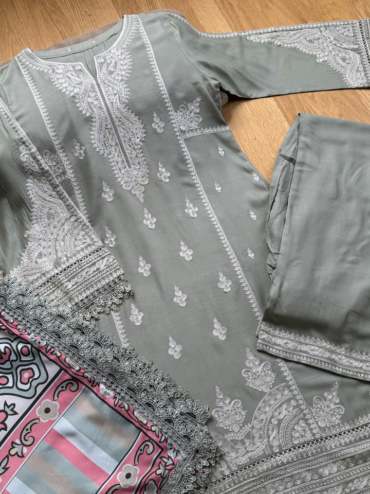 EMBROIDERED LINEN SUIT WITH WOOLEN SHAWL SFLN04