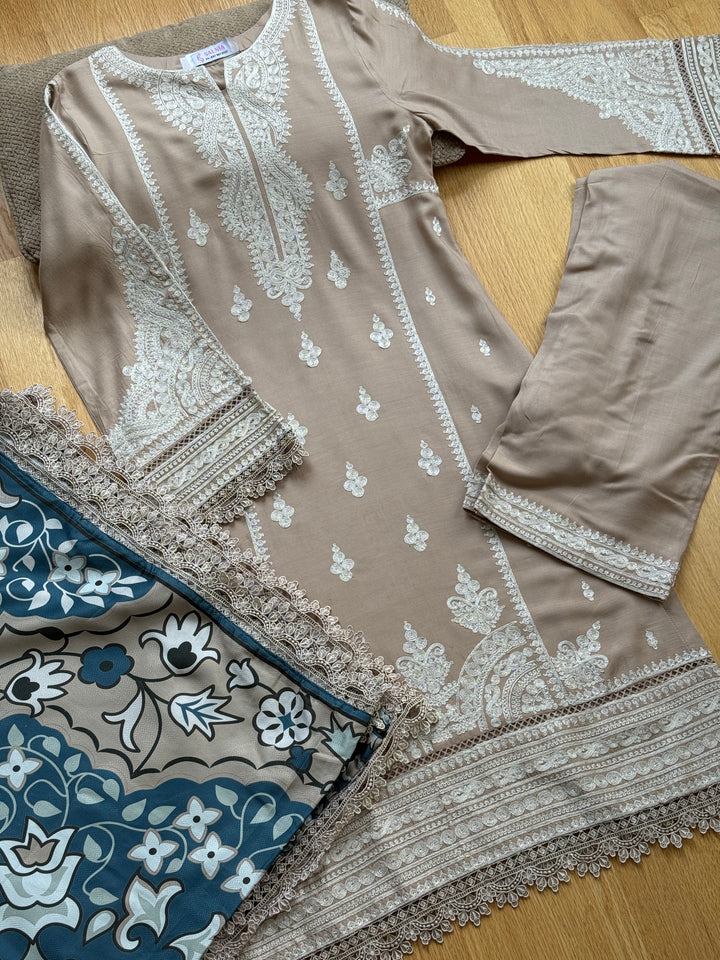 EMBROIDERED LINEN SUIT WITH WOOLEN SHAWL SFLN03