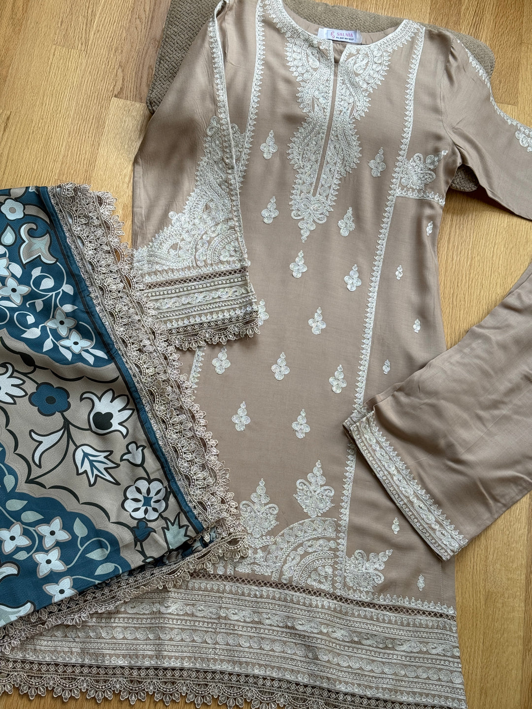 EMBROIDERED LINEN SUIT WITH WOOLEN SHAWL SFLN03