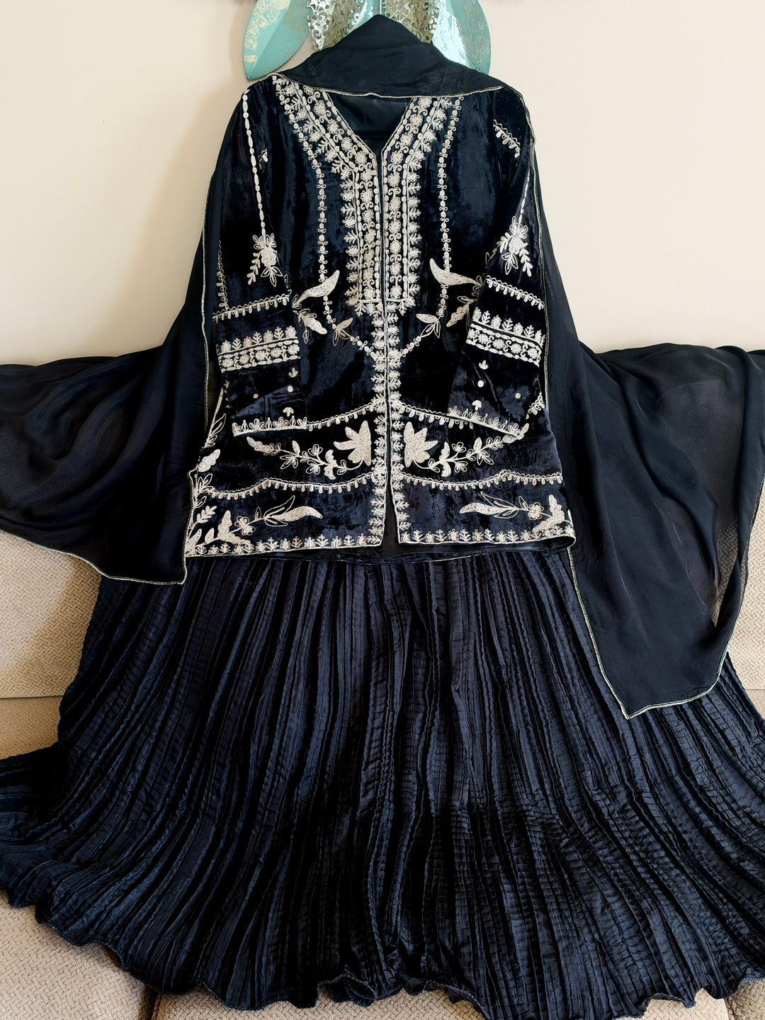 EMBROIDERED VELVET SHARARA SET SFSH02