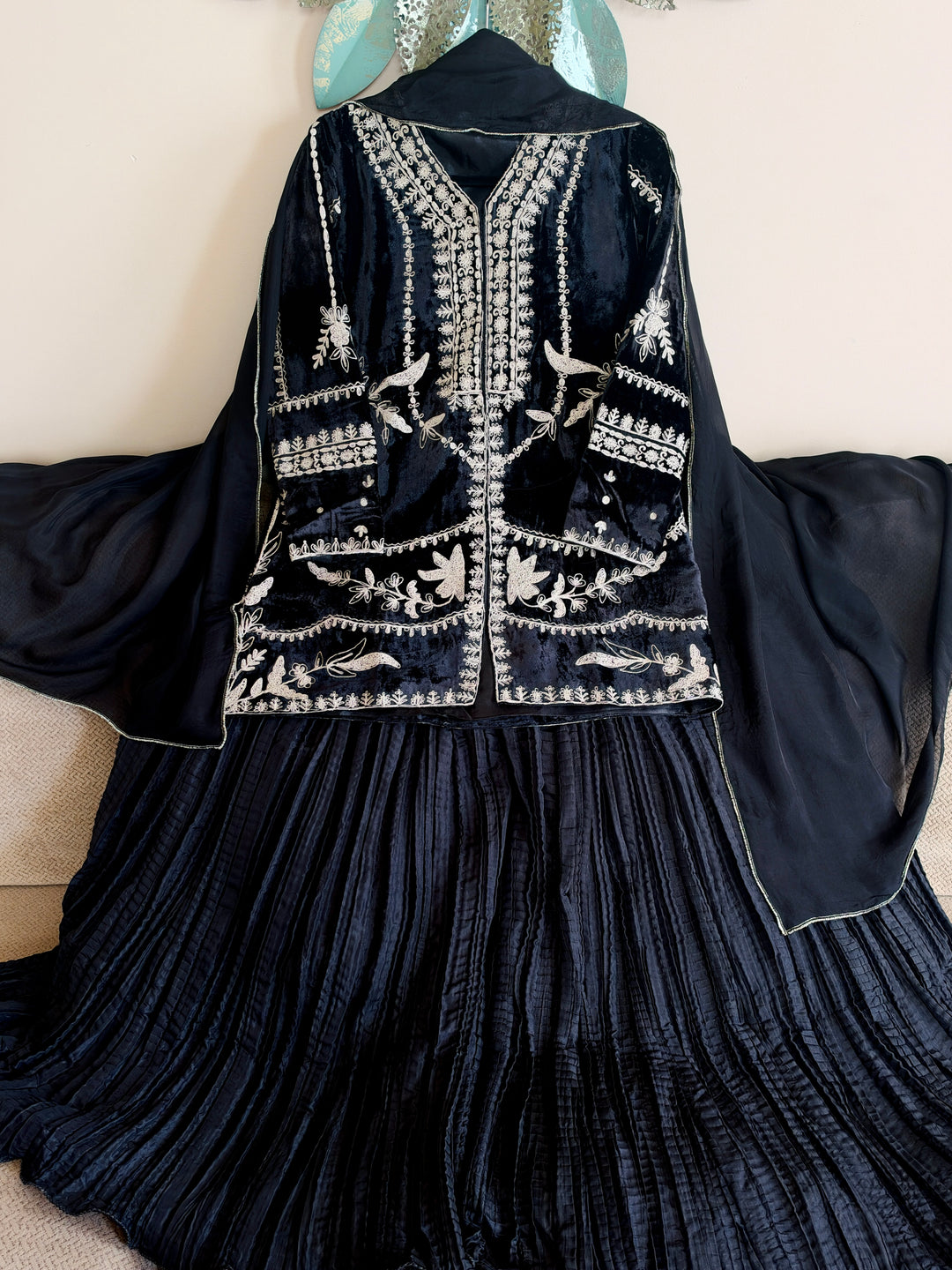 EMBROIDERED VELVET SHARARA SET SFSH02
