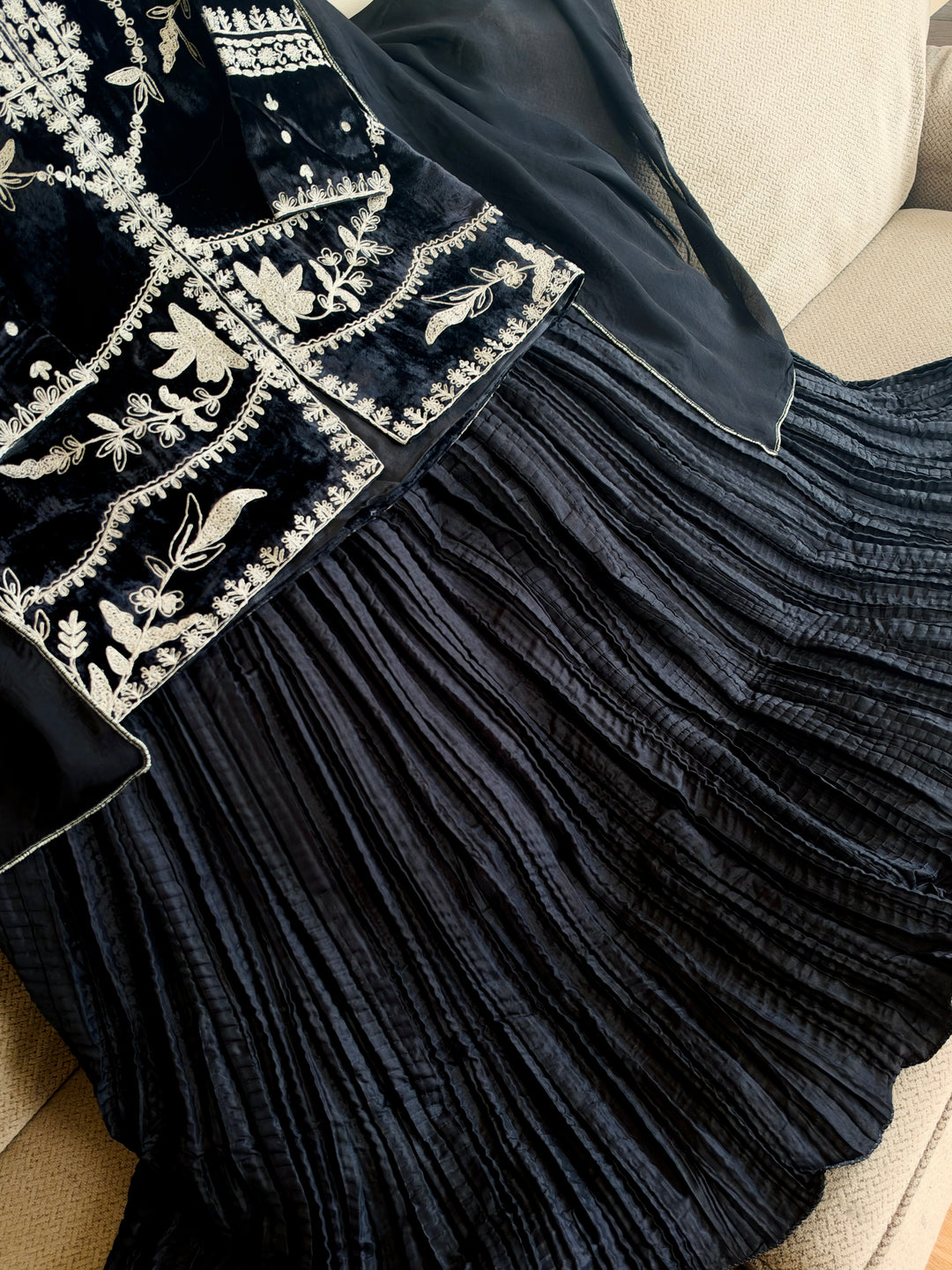 EMBROIDERED VELVET SHARARA SET SFSH02
