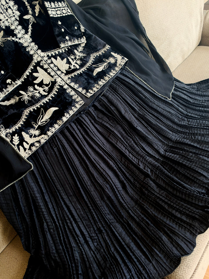 EMBROIDERED VELVET SHARARA SET SFSH02