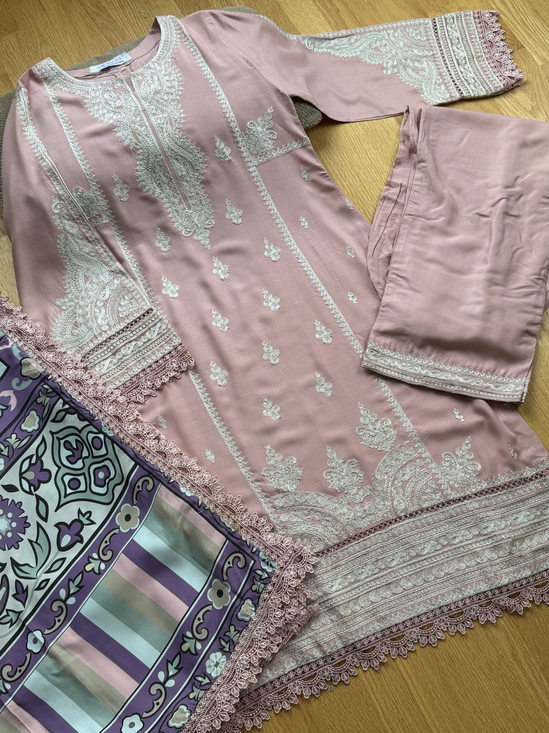 EMBROIDERED LINEN SUIT WITH WOOLEN SHAWL SFLN01