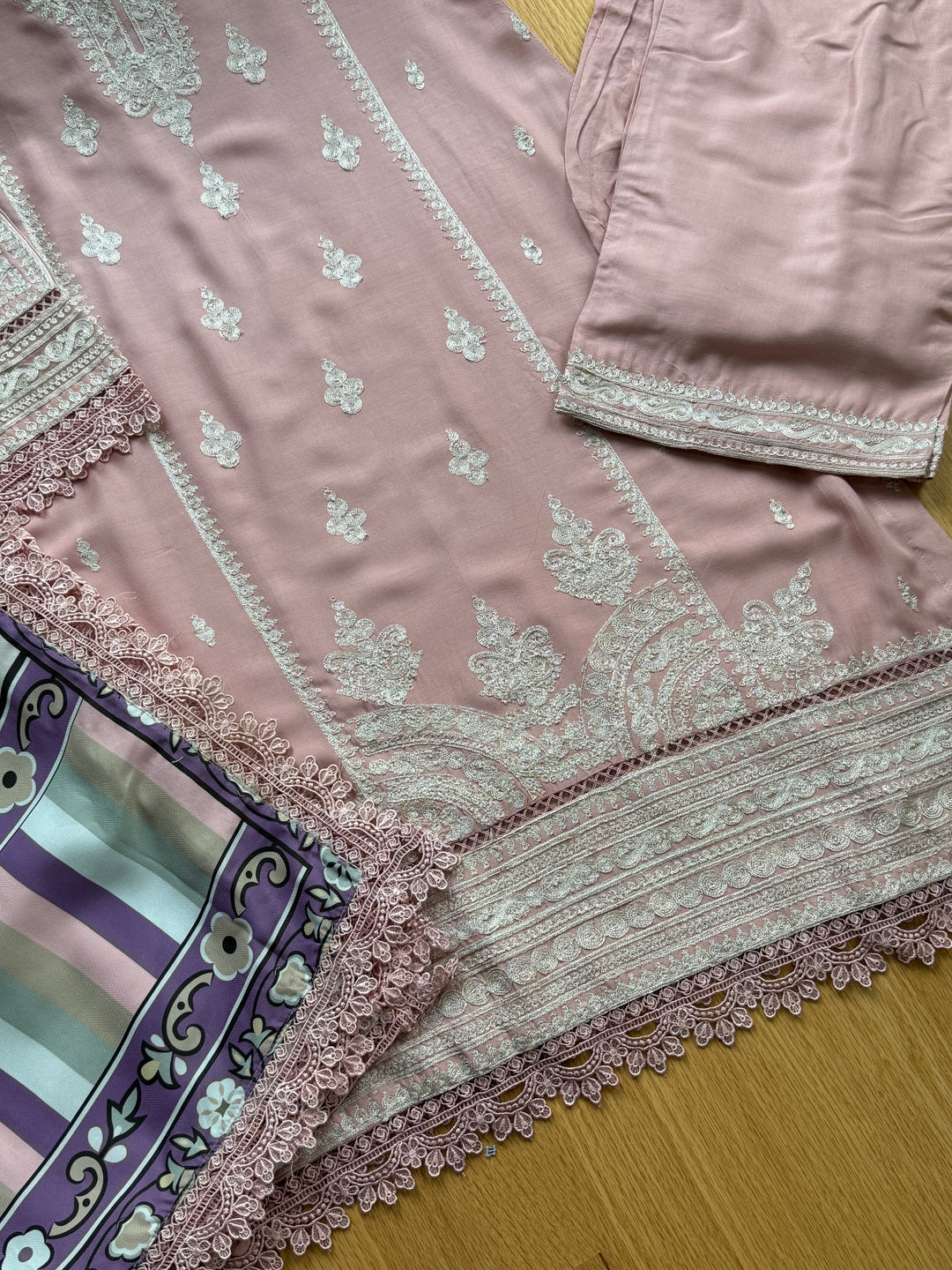 EMBROIDERED LINEN SUIT WITH WOOLEN SHAWL SFLN01