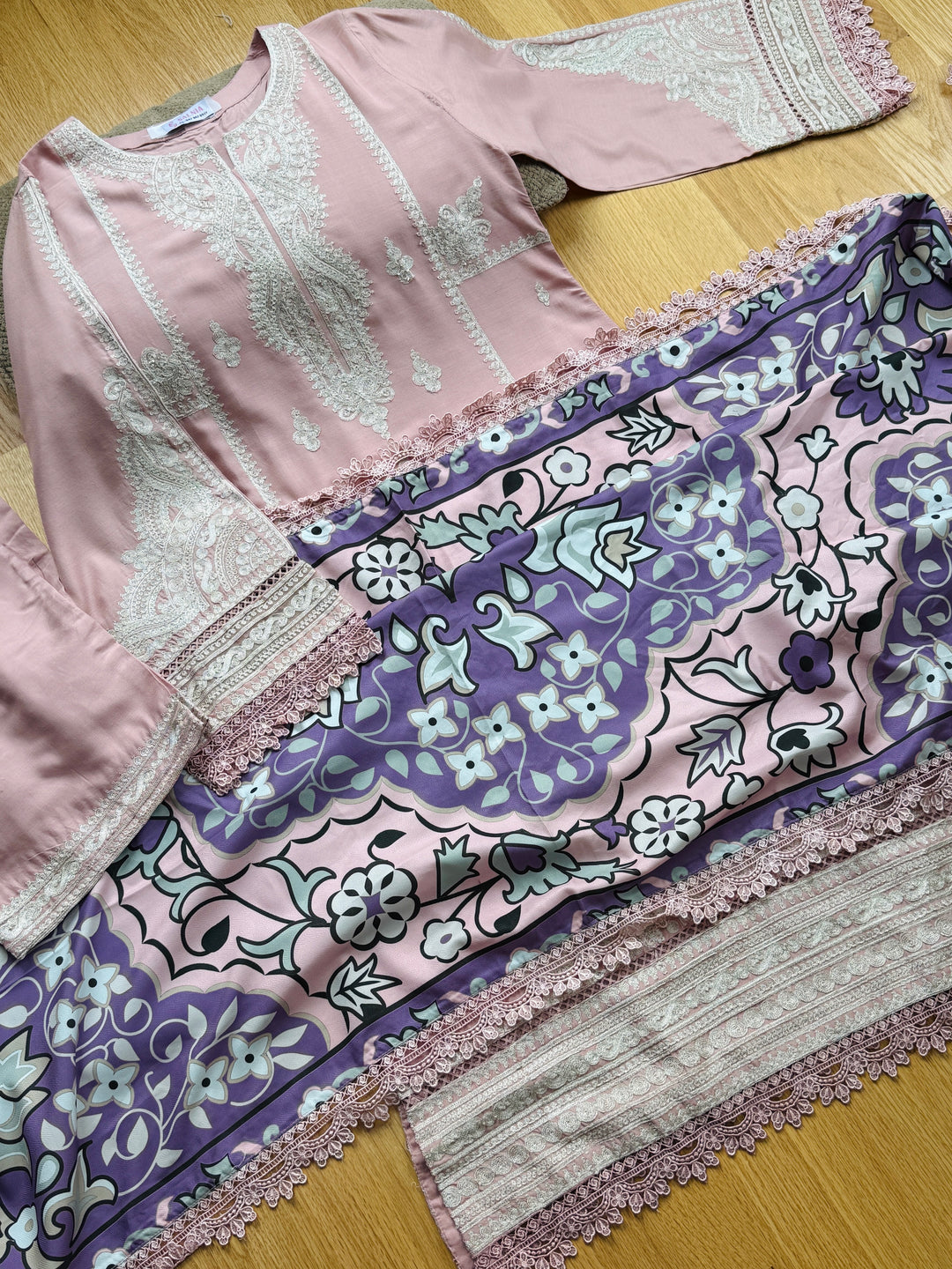 EMBROIDERED LINEN SUIT WITH WOOLEN SHAWL SFLN01