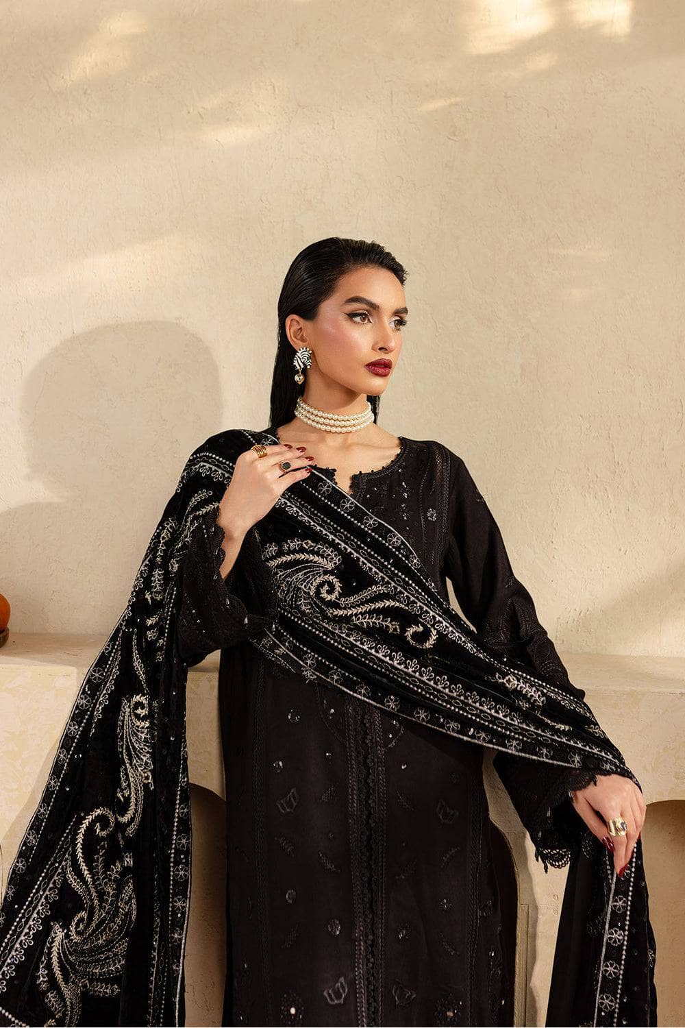 LINEN SUIT WITH EMBROIDERED VELVET DUPATTA VLSF02