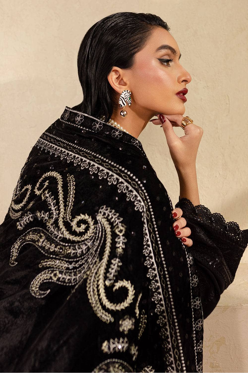 LINEN SUIT WITH EMBROIDERED VELVET DUPATTA VLSF02