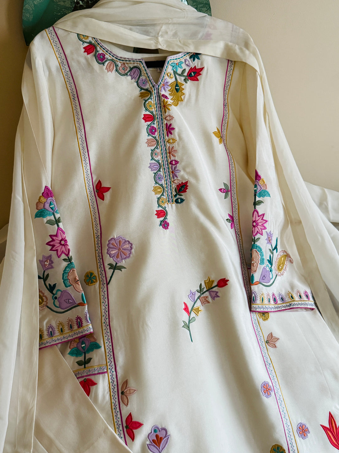 APPLIQUE EMBROIDERED SILK KAFTAN SFKF10