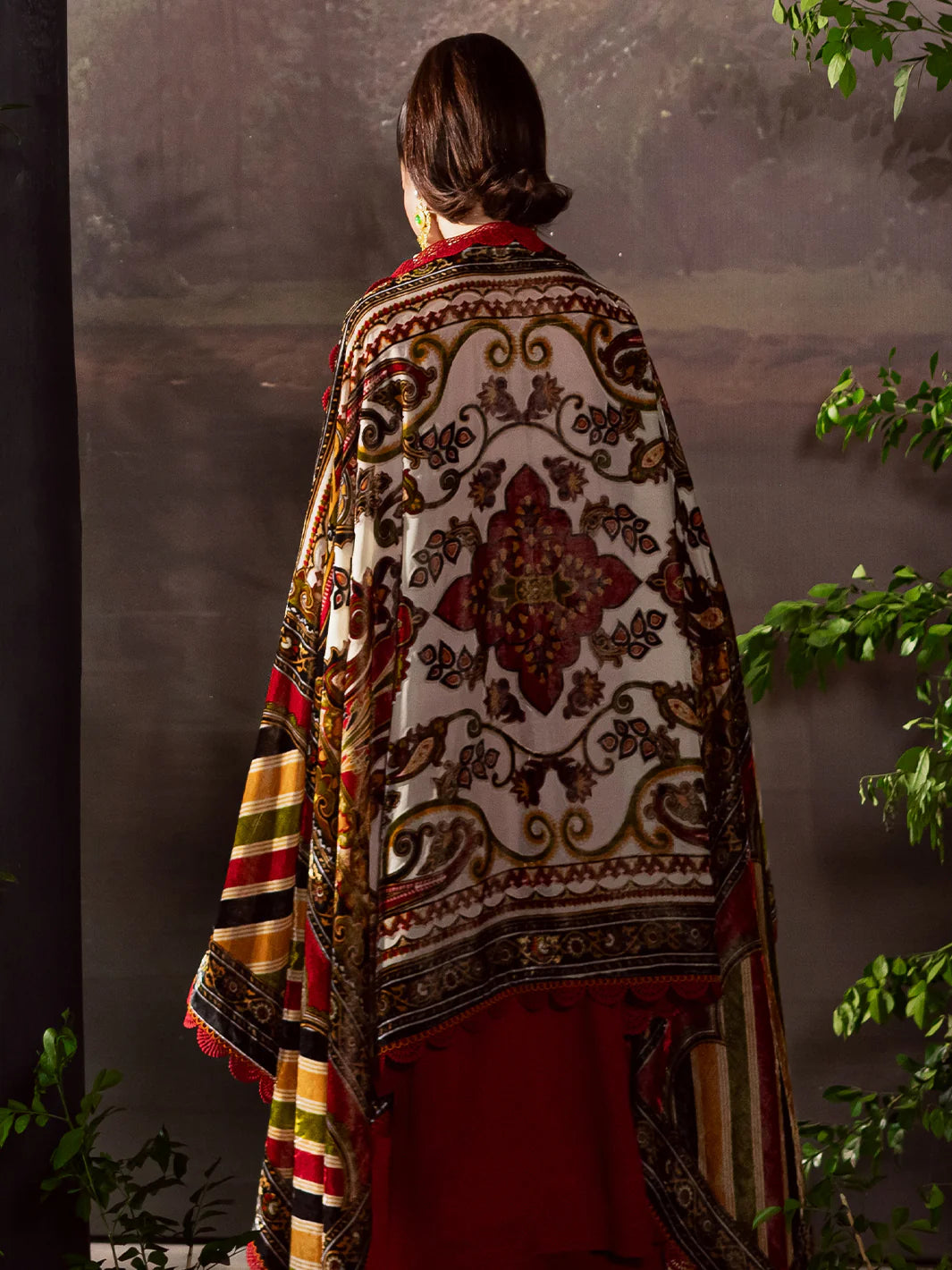 EMBROIDERED LINEN SUIT WITH PALACHI DUPATTA PLSF10