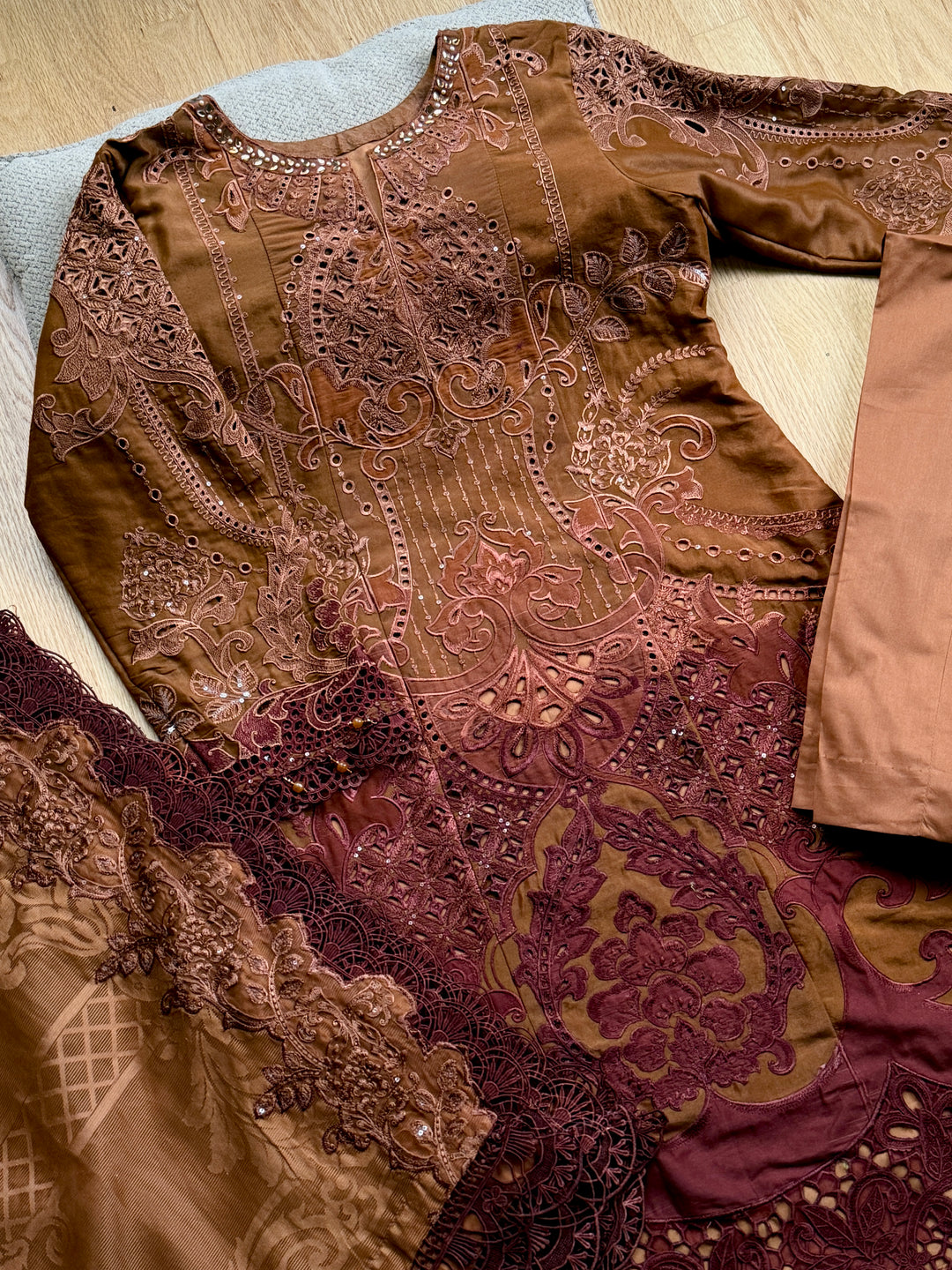 MARIAB LUXURY LAWN COLLECTION 1B
