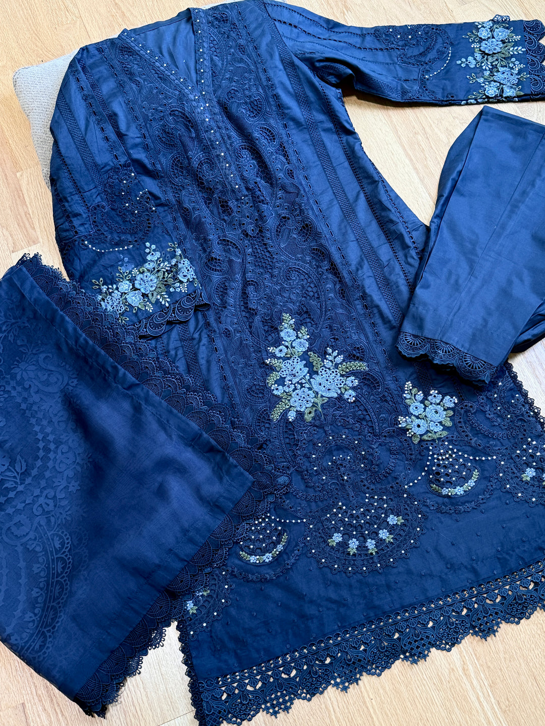 MARIAB LUXURY LAWN COLLECTION 4B