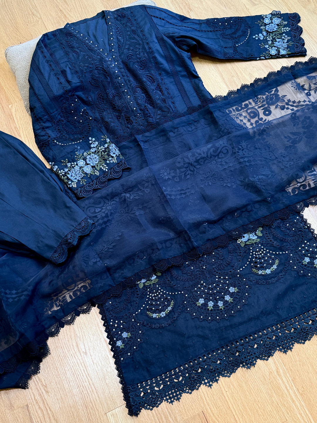 MARIAB LUXURY LAWN COLLECTION 4B