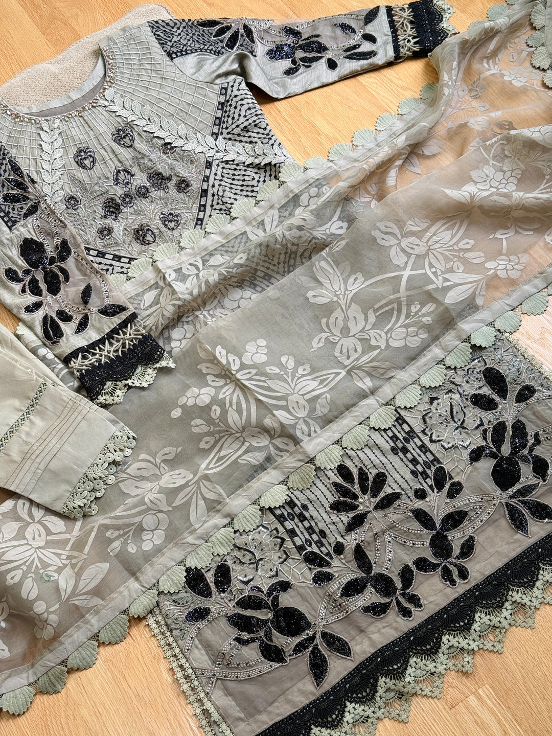 MARIAB LUXURY LAWN COLLECTION 10B