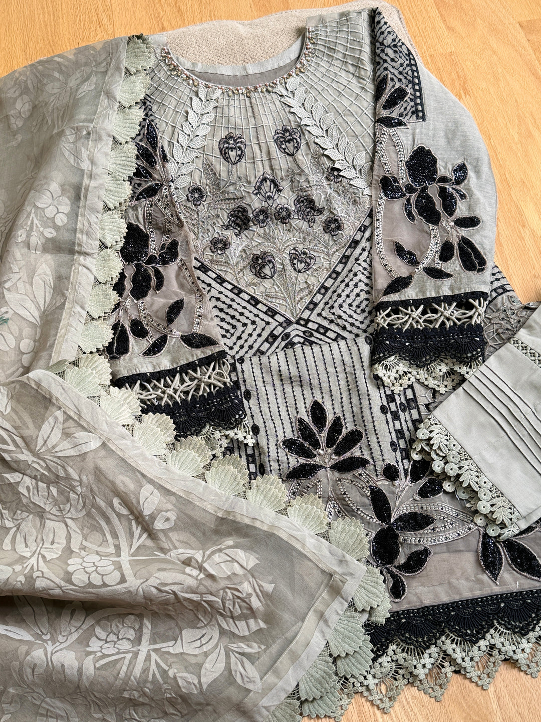 MARIAB LUXURY LAWN COLLECTION 10B