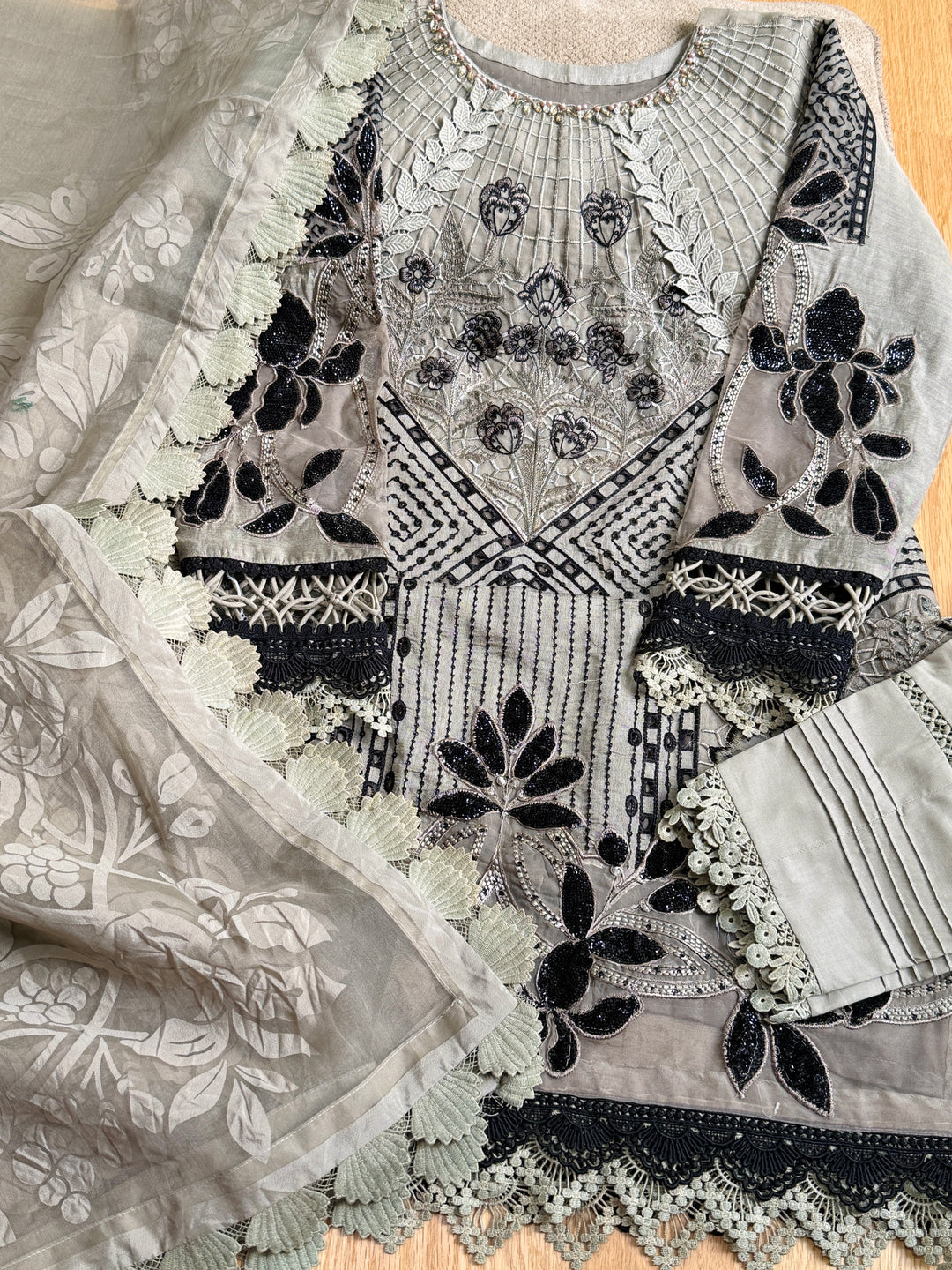 MARIAB LUXURY LAWN COLLECTION 10B