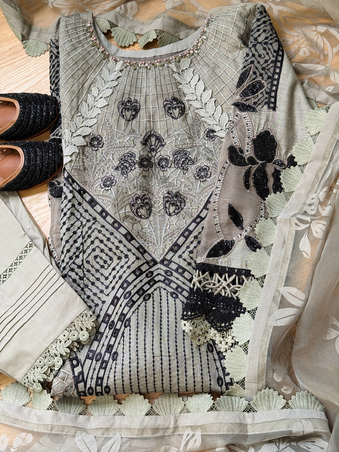 MARIAB LUXURY LAWN COLLECTION 10B