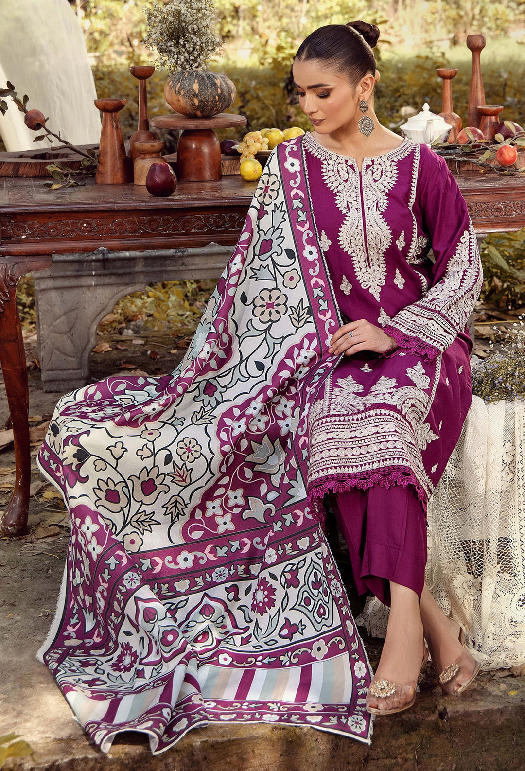 EMBROIDERED LINEN SUIT WITH WOOLEN SHAWL SFLN05
