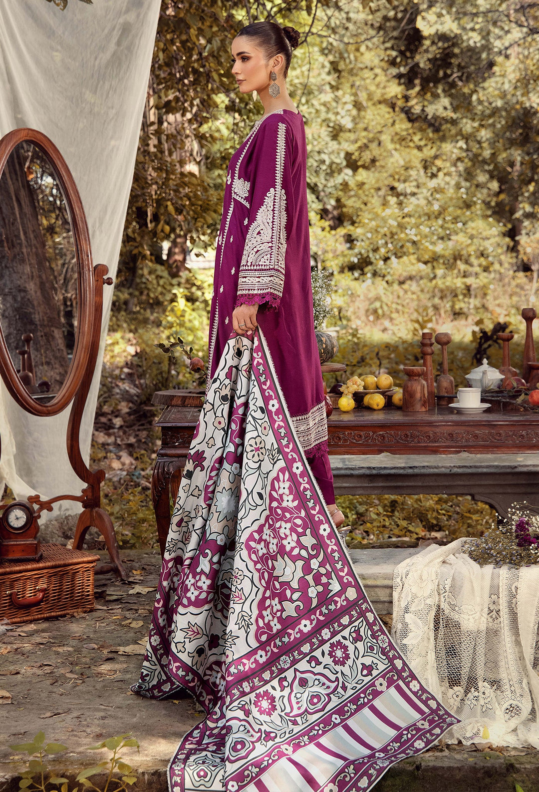 EMBROIDERED LINEN SUIT WITH WOOLEN SHAWL SFLN05