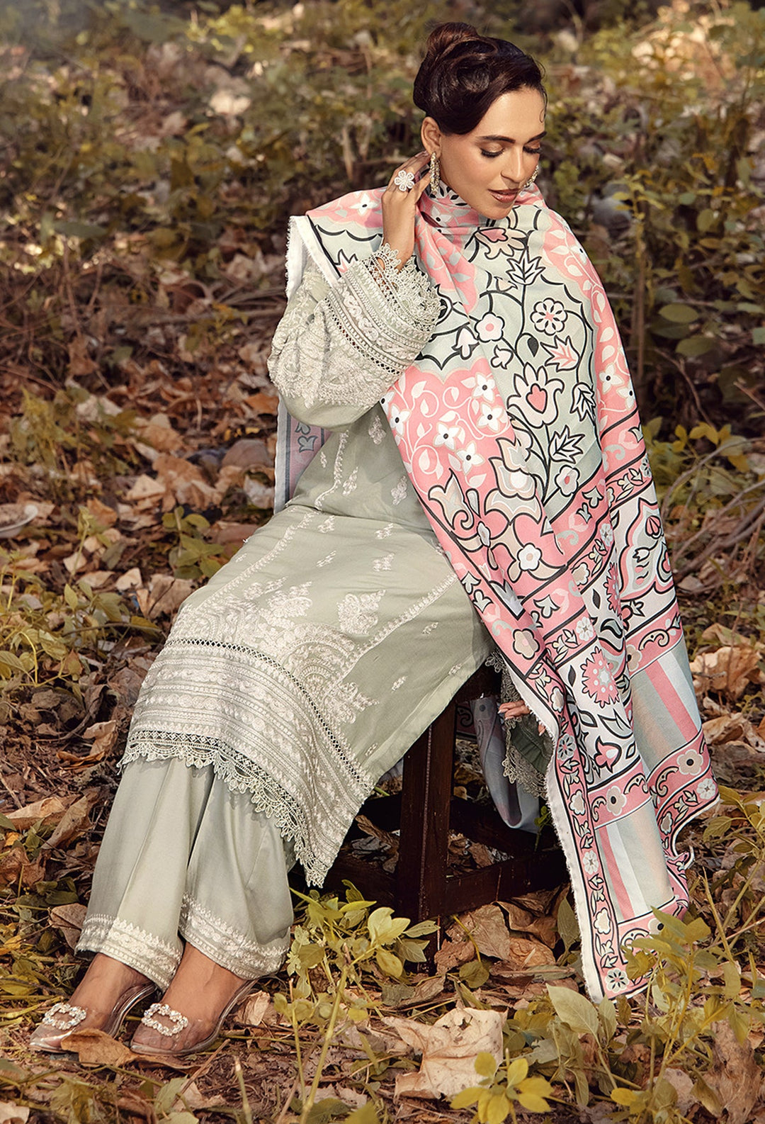 EMBROIDERED LINEN SUIT WITH WOOLEN SHAWL SFLN04