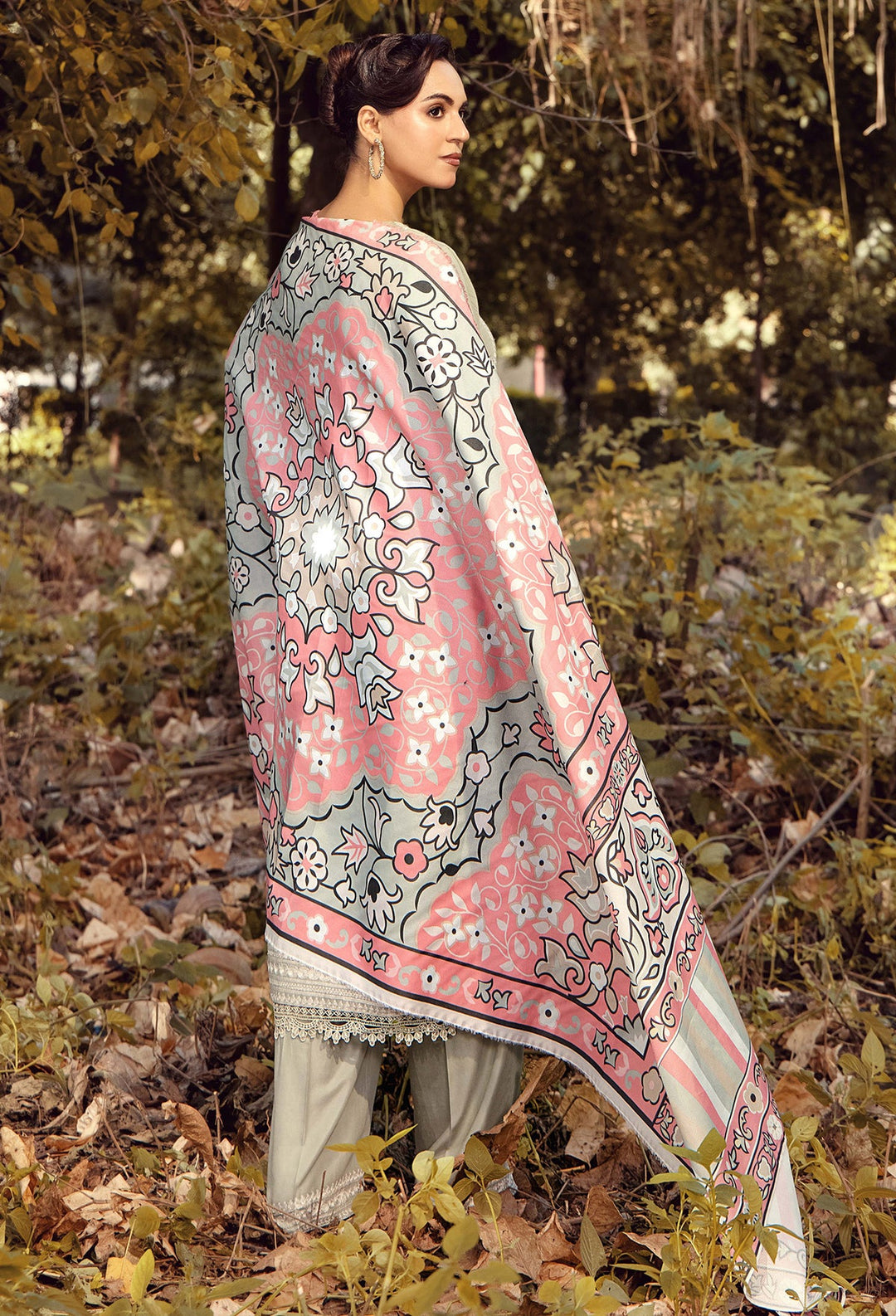 EMBROIDERED LINEN SUIT WITH WOOLEN SHAWL SFLN04