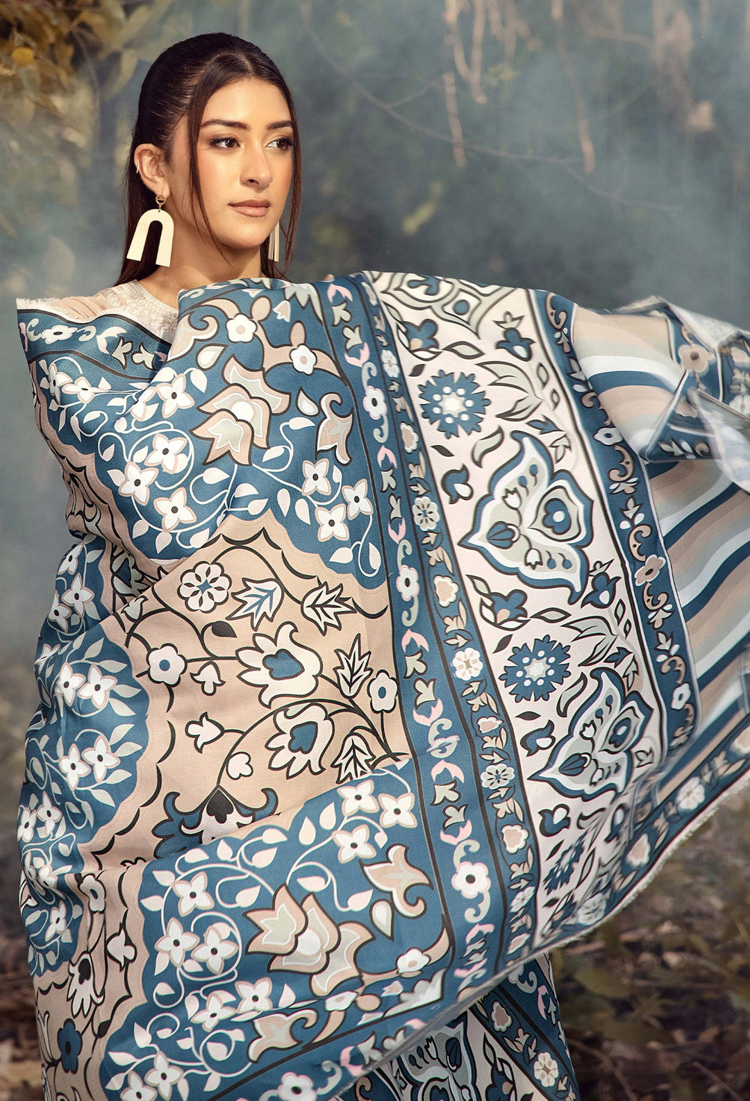 EMBROIDERED LINEN SUIT WITH WOOLEN SHAWL SFLN03