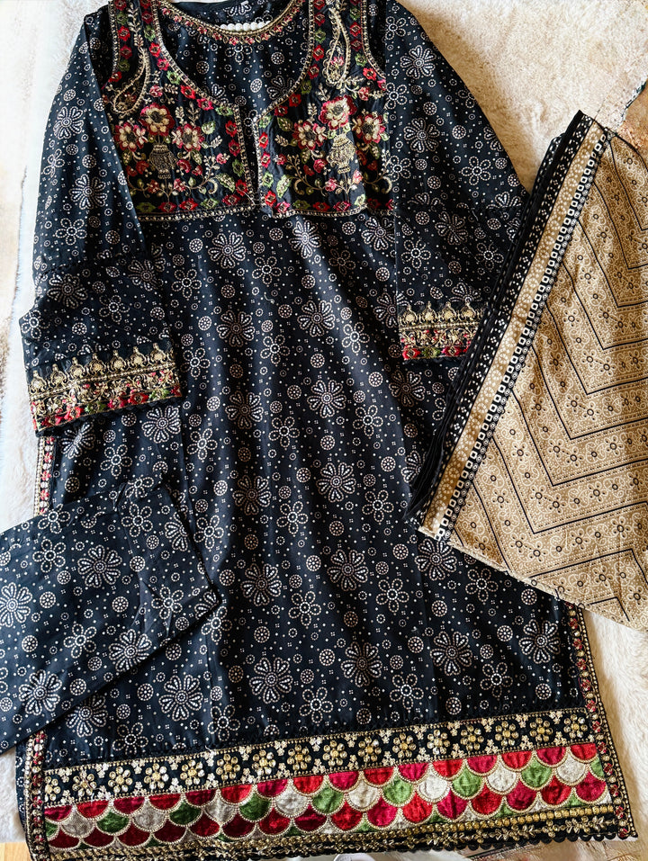 EMBROIDERED CASUAL WEAR LAWN 3-PC SUITS CWSF08