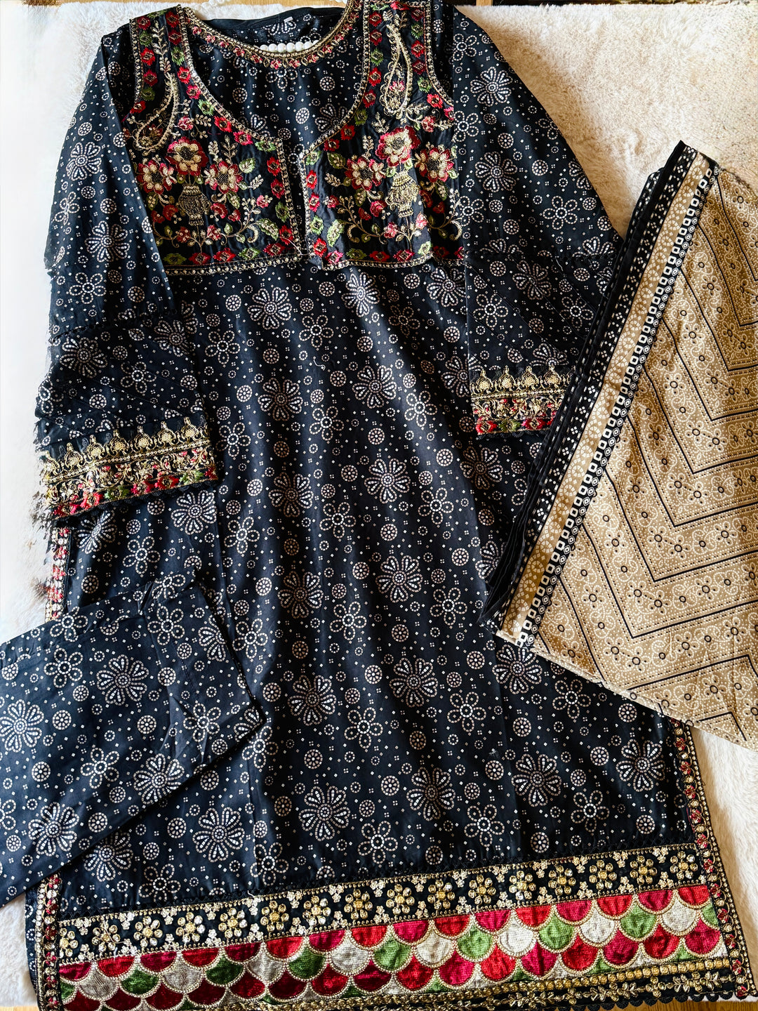 EMBROIDERED CASUAL WEAR LAWN 3-PC SUITS CWSF08