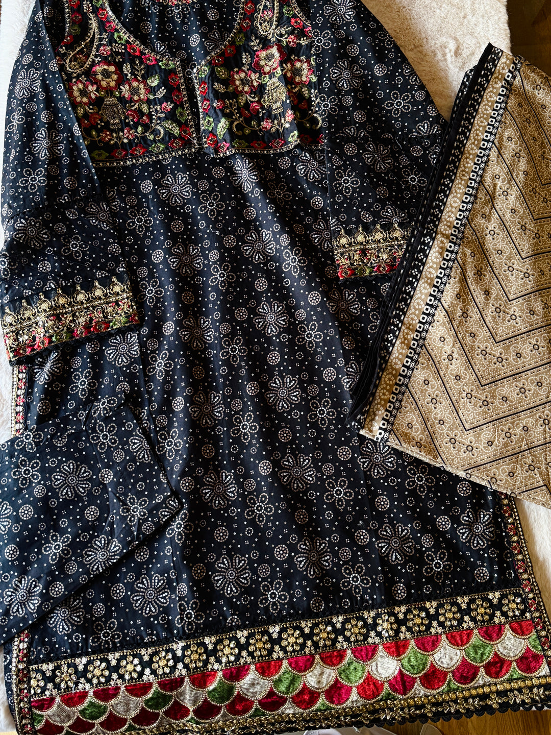 EMBROIDERED CASUAL WEAR LAWN 3-PC SUITS CWSF08