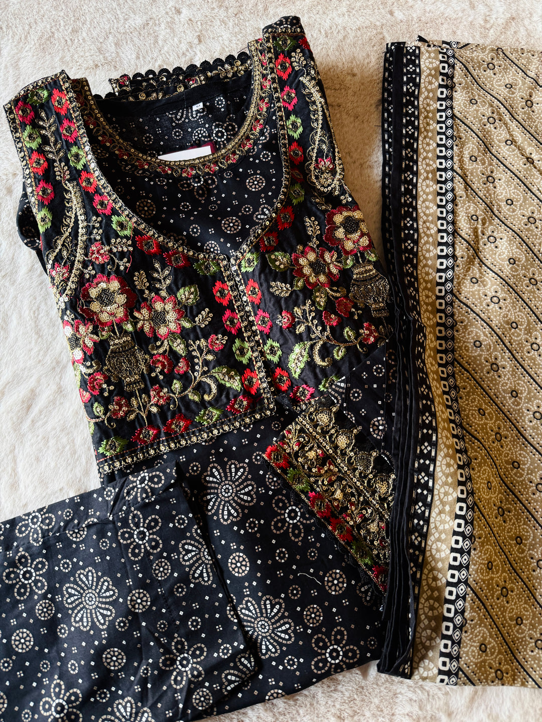 EMBROIDERED CASUAL WEAR LAWN 3-PC SUITS CWSF08