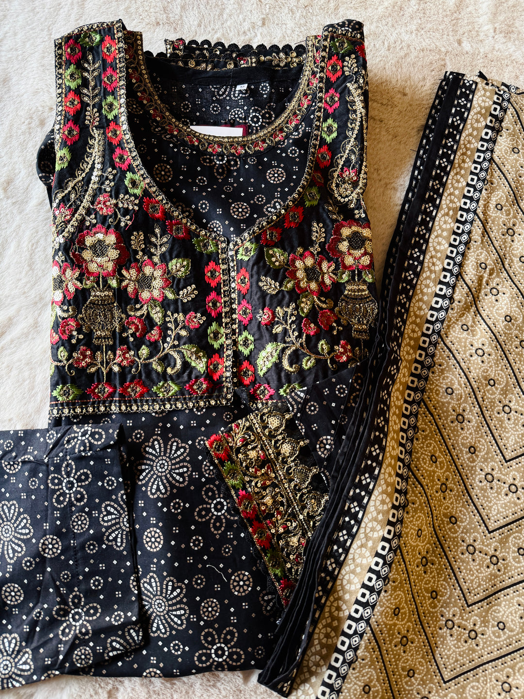 EMBROIDERED CASUAL WEAR LAWN 3-PC SUITS CWSF08