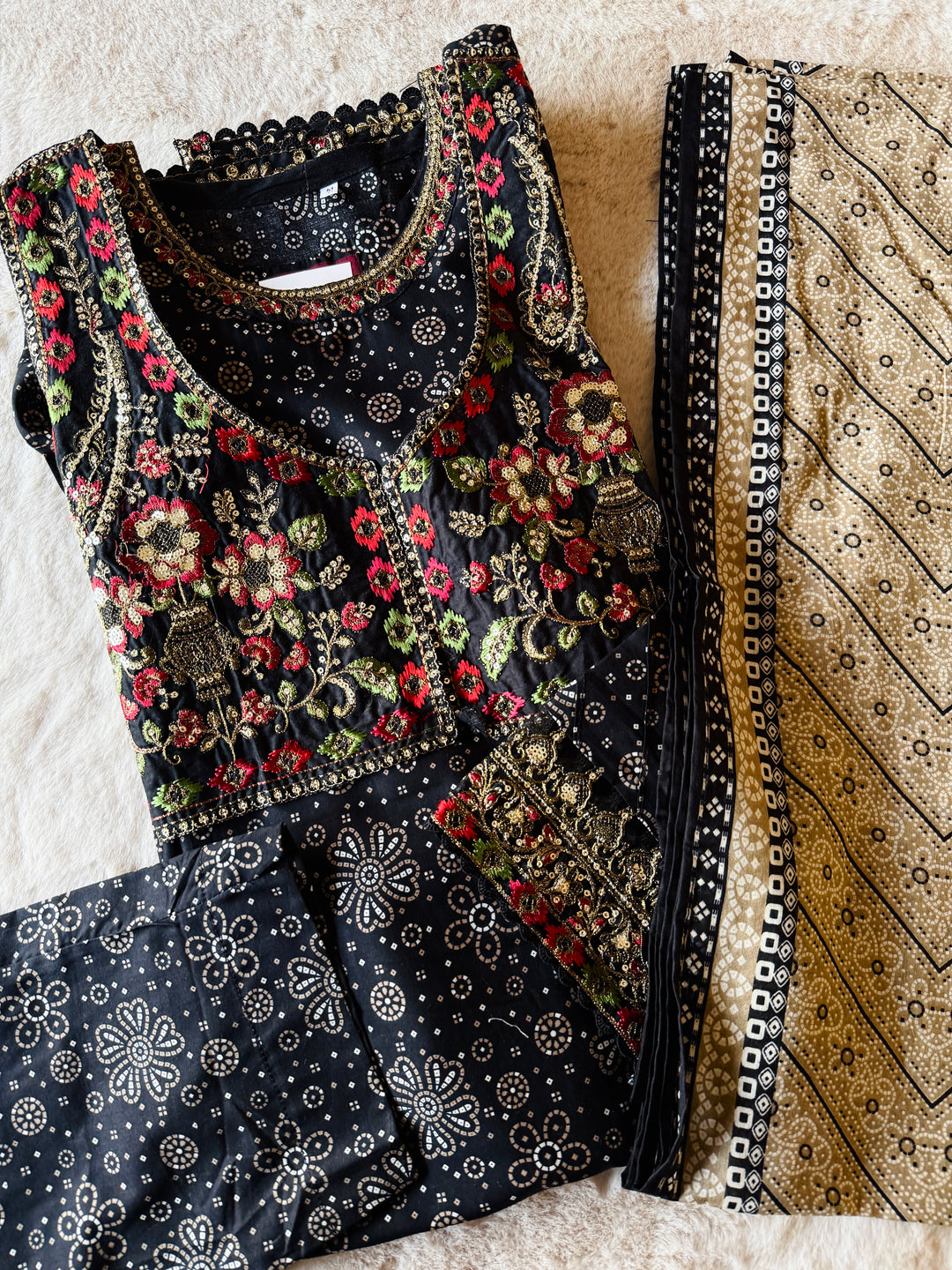 EMBROIDERED CASUAL WEAR LAWN 3-PC SUITS CWSF08