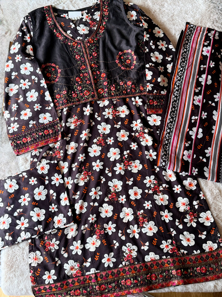 EMBROIDERED CASUAL WEAR LAWN 3-PC SUITS CWSF12