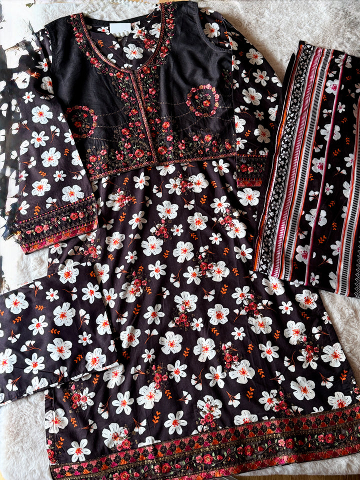 EMBROIDERED CASUAL WEAR LAWN 3-PC SUITS CWSF12