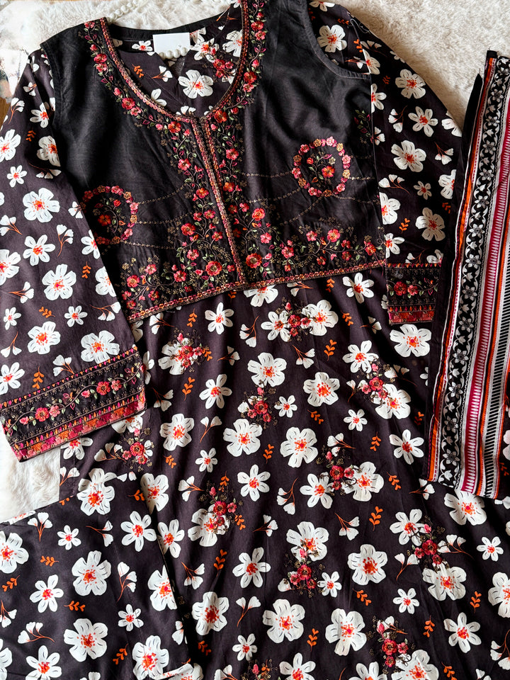 EMBROIDERED CASUAL WEAR LAWN 3-PC SUITS CWSF12