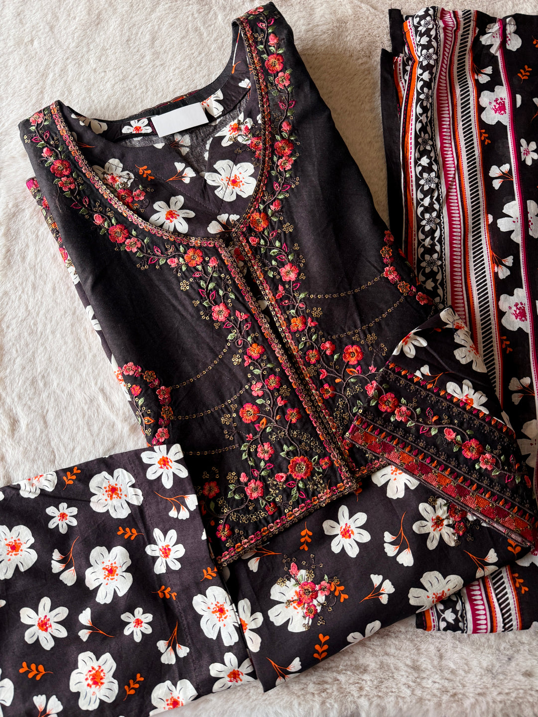 EMBROIDERED CASUAL WEAR LAWN 3-PC SUITS CWSF12
