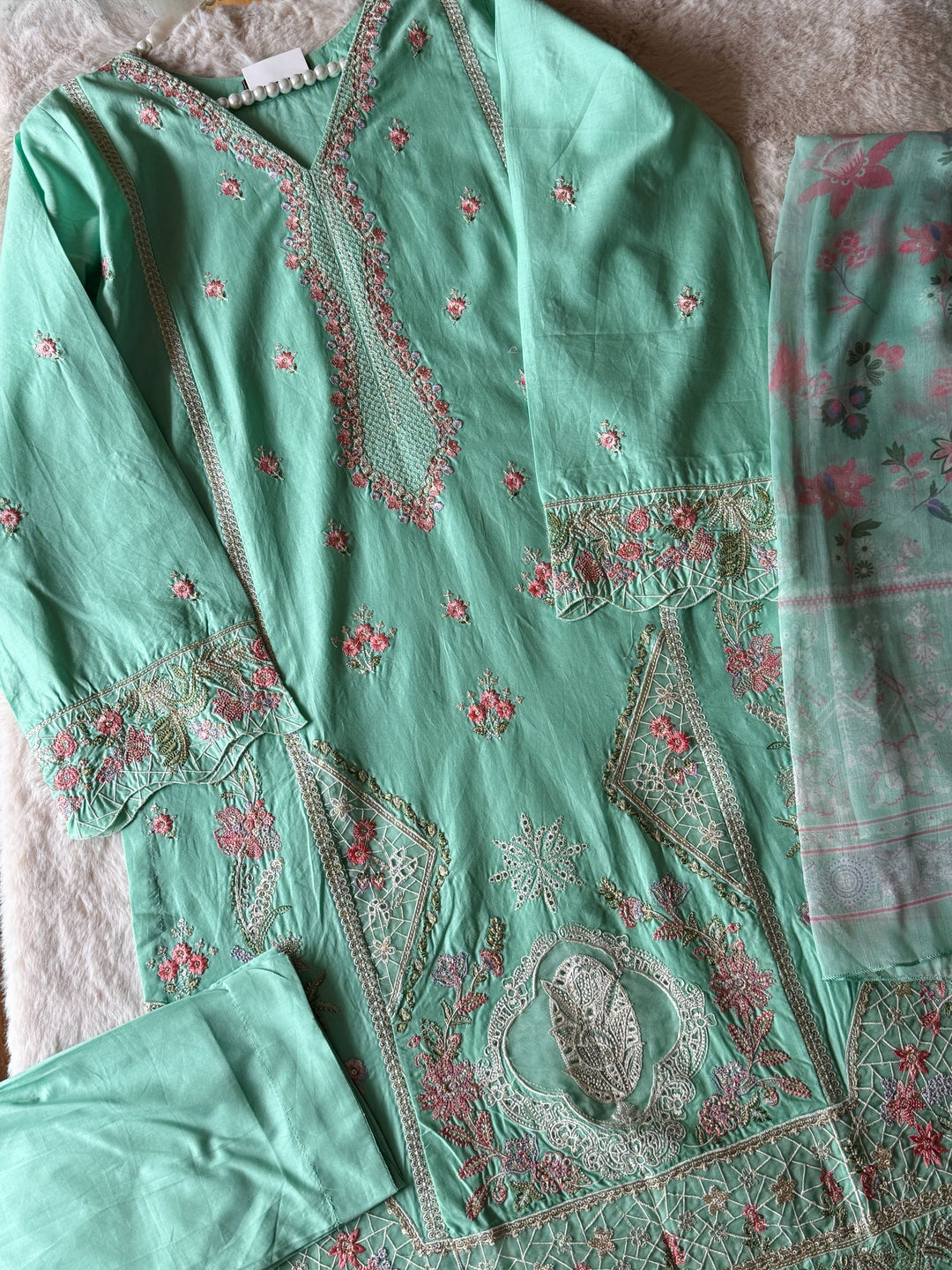 EMBROIDERED CASUAL WEAR LAWN 3-PC SUITS CWSF15