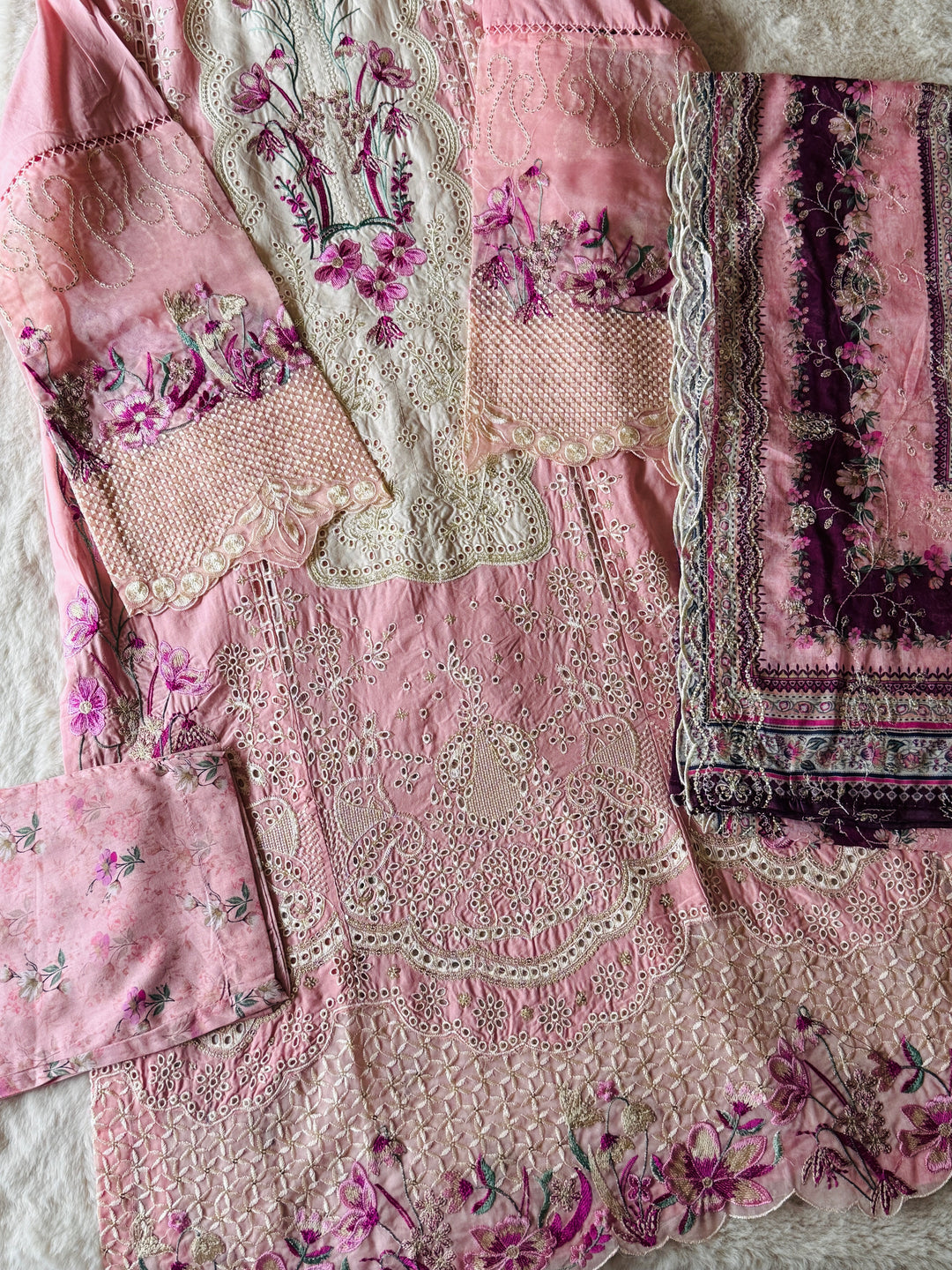 EMBROIDERED CASUAL WEAR LAWN 3-PC SUITS CWSF18